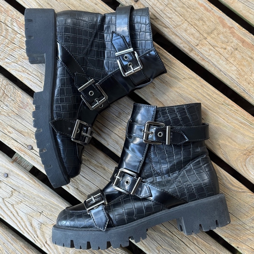 Krush Black Croc Embossed Buckle Strap Lug Sole Combat Moto Ankle Boots Size 7